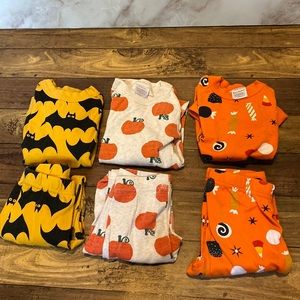 LOT: 3 Hanna Andersson matching pajama sets, bats, Halloween candy, pumpkins